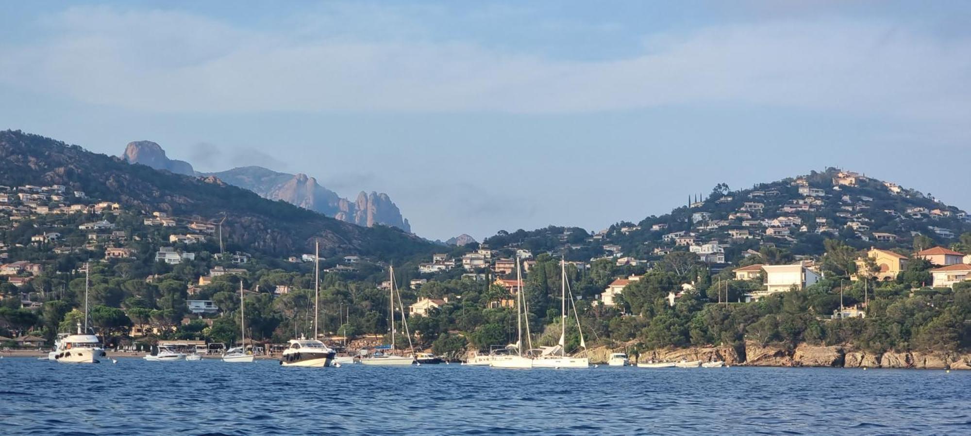 Agay Cap Esterel Village Allee Fleurs - F2 Clim Vue Golf Et Mer - Grande Terrasse Plein Sud Saint-Raphaël Exteriér fotografie