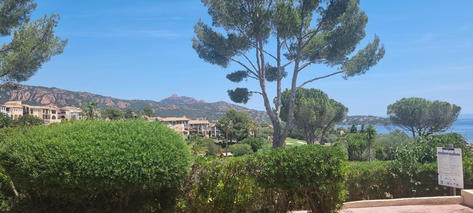Agay Cap Esterel Village Allee Fleurs - F2 Clim Vue Golf Et Mer - Grande Terrasse Plein Sud Saint-Raphaël Exteriér fotografie