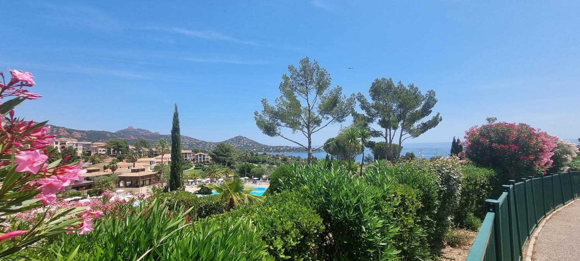 Agay Cap Esterel Village Allee Fleurs - F2 Clim Vue Golf Et Mer - Grande Terrasse Plein Sud Saint-Raphaël Exteriér fotografie